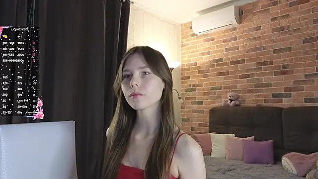 EmiliDen online show from November 3, 2025, 5:05 pm