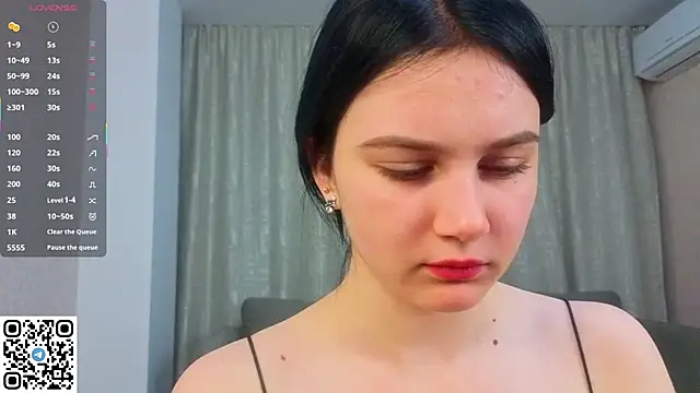 EnricaElis online show from April 28, 2026, 8:35 pm
