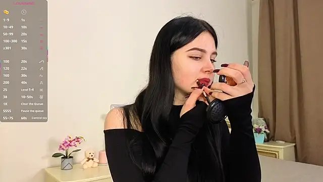 Snapshot of EnricaElis chatting on November 17, 2025, 8:02 pm EnricaElis online show from November 17, 2025, 8:02 pm