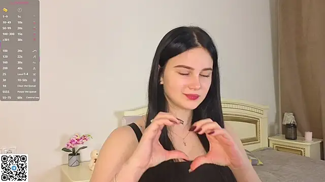 Snapshot of EnricaElis chatting on November 3, 2025, 8:01 pm EnricaElis online show from November 3, 2025, 8:01 pm