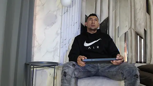 Morganandmegan online show from November 8, 2025, 11:25 am