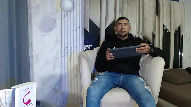 Morganandmegan online show from November 4, 2025, 11:25 am