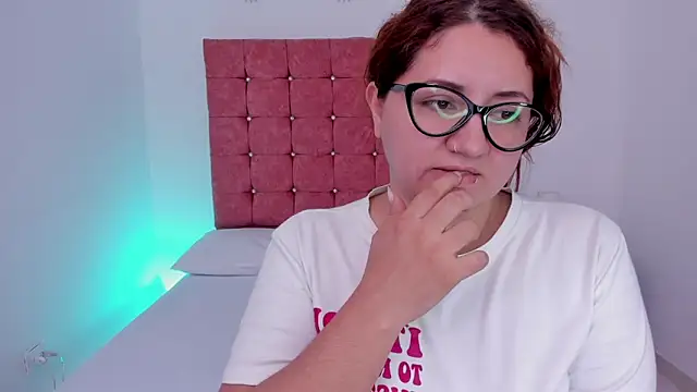 mishell lovely online show from March 19, 2026, 12:16 pm