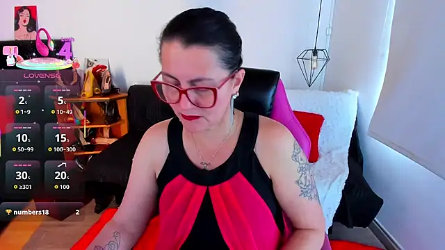 D Martii online show from November 3, 2025, 1:26 pm