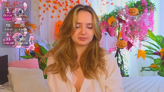 Snapshot of LucilleMcBride chatting on October 26, 2025, 7:09 am LucilleMcBride online show from October 26, 2025, 7:09 am