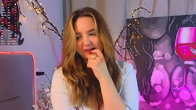 Snapshot of LucilleMcBride chatting on December 3, 2025, 6:25 am LucilleMcBride online show from December 3, 2025, 6:25 am