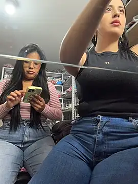 Snapshot of GiaDuque chatting on February 12, 2026, 1:00 pm GiaDuque online show from February 12, 2026, 1:00 pm