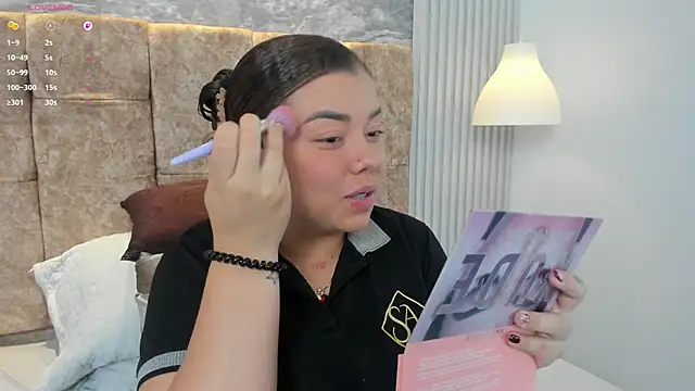 leilapons online show from November 10, 2025, 6:02 pm