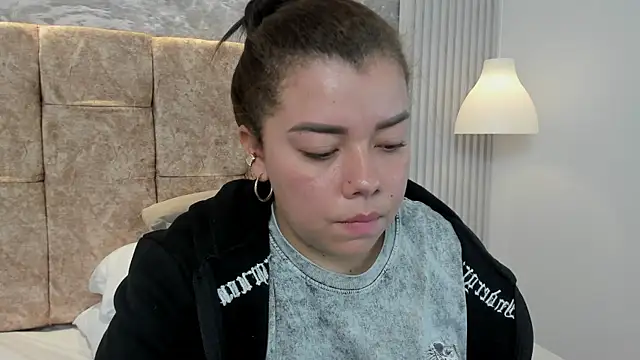 leilapons online show from October 10, 2025, 5:25 pm