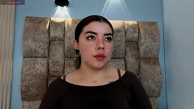 Snapshot of leilapons chatting on March 7, 2026, 5:07 pm leilapons online show from March 7, 2026, 5:07 pm