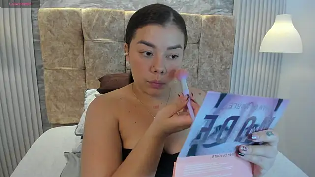 leilapons online show from November 20, 2025, 4:18 pm