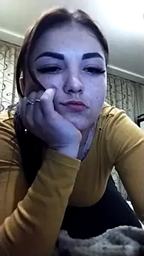 Snapshot of MieaHeldert chatting on November 18, 2025, 10:13 pm MieaHeldert online show from November 18, 2025, 10:13 pm