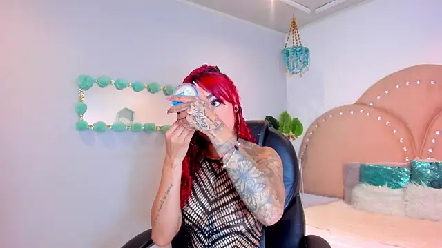 Snapshot of salem_rose chatting on October 13, 2025, 8:10 pm salem rose online show from October 13, 2025, 8:10 pm