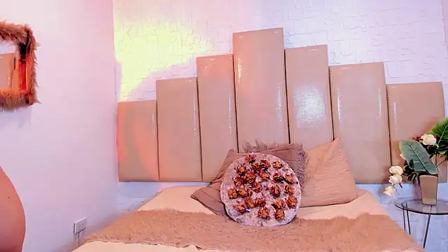 Snapshot of salem_rose chatting on November 11, 2025, 8:14 pm salem rose online show from November 11, 2025, 8:14 pm