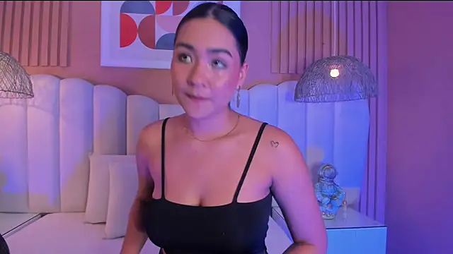 noa moon online show from December 19, 2025, 2:04 am