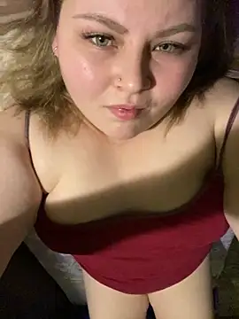 BeckiXrose online show from February 3, 2026, 9:42 pm