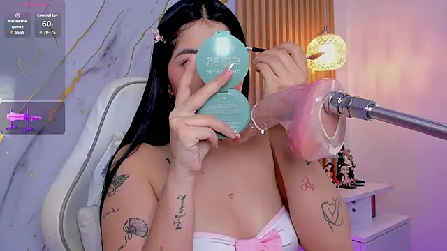 Snapshot of alissaowens_ chatting on June 9, 2026, 10:27 am alissaowens online show from June 9, 2026, 10:27 am