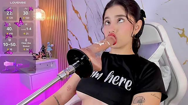 alissaowens  online show from November 29, 2025, 10:26 am