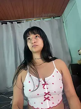 Snapshot of EVAH_LEE_ chatting on February 5, 2026, 3:35 am EVAH LEE online show from February 5, 2026, 3:35 am