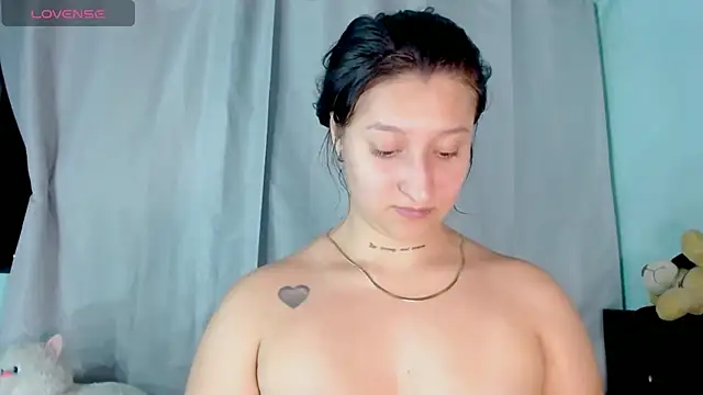 EVAH LEE  online show from July 31, 2026, 3:39 am