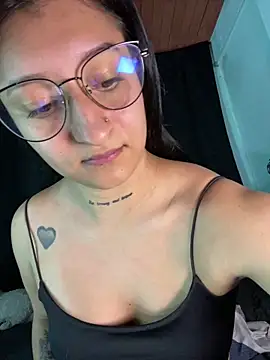 Snapshot of EVAH_LEE_ chatting on June 6, 2026, 3:56 am EVAH LEE online show from June 6, 2026, 3:56 am