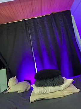 EVAH LEE  online show from July 10, 2026, 3:50 am