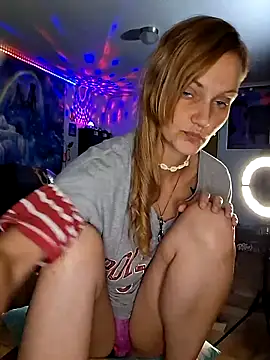 Snapshot of PeachyAriel chatting on June 4, 2026, 4:00 pm PeachyAriel online show from June 4, 2026, 4:00 pm