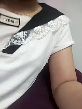 Snapshot of -Mie-xxx chatting on February 14, 2026, 5:24 pm -Mie-xxx online show from February 14, 2026, 5:24 pm