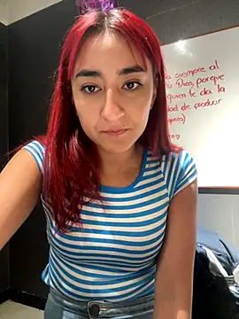 Snapshot of JuliethaDemon_ chatting on November 6, 2025, 1:37 pm JuliethaDemon online show from November 6, 2025, 1:37 pm