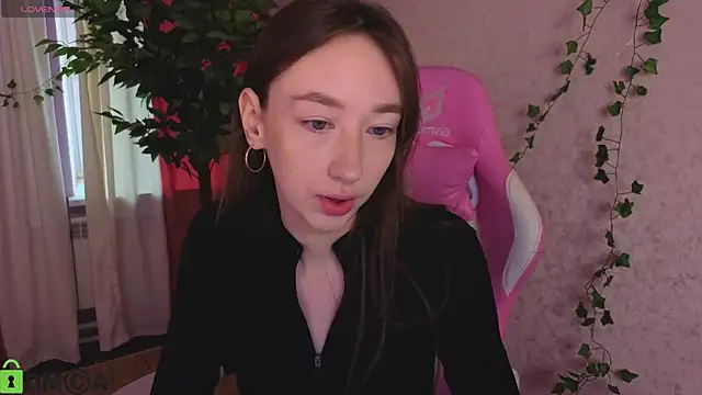 Snapshot of Miche1le_Allenne chatting on June 18, 2026, 1:04 am Miche1le Allenne online show from June 18, 2026, 1:04 am