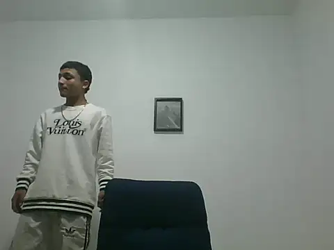 yissus 20  online show from November 25, 2025, 4:02 am