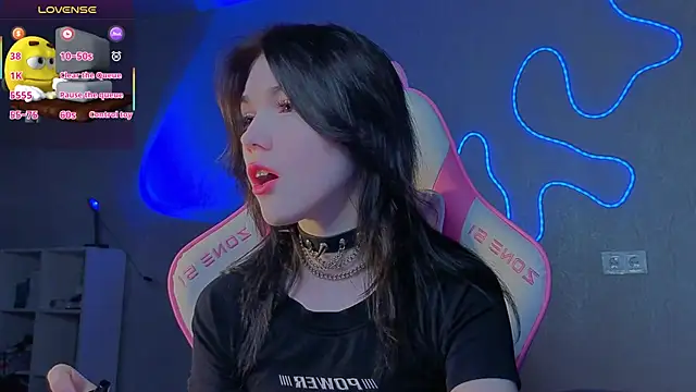 Snapshot of Sophie_SkyAngel chatting on December 14, 2025, 2:33 pm Sophie SkyAngel online show from December 14, 2025, 2:33 pm