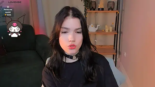 Snapshot of Sophie_SkyAngel chatting on October 14, 2025, 1:45 pm Sophie SkyAngel online show from October 14, 2025, 1:45 pm