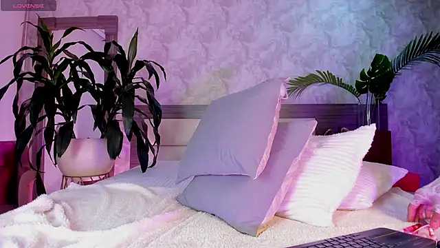 Snapshot of Alaiaguerra chatting on June 13, 2026, 7:45 pm Alaiaguerra online show from June 13, 2026, 7:45 pm