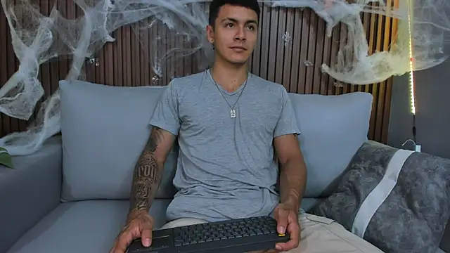 Leo santoro online show from November 1, 2025, 2:22 pm