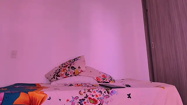 dreamsussi online show from July 14, 2026, 7:09 pm
