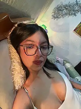 Snapshot of paola2777 chatting on March 27, 2026, 4:54 am paola2777 online show from March 27, 2026, 4:54 am