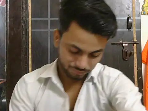 ursdreamperson online show from May 5, 2026, 1:41 am