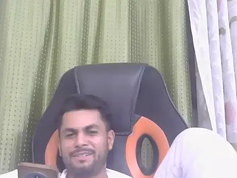 Snapshot of ursdreamperson chatting on July 26, 2026, 2:35 pm ursdreamperson online show from July 26, 2026, 2:35 pm