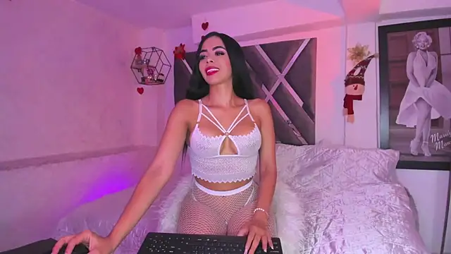 Snapshot of pocahontasweetss03 chatting on November 13, 2025, 7:34 am pocahontasweetss03 online show from November 13, 2025, 7:34 am