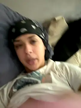 Snapshot of theviberoom chatting on September 22, 2025, 3:12 am theviberoom online show from September 22, 2025, 3:12 am