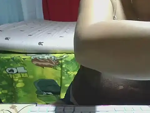 Snapshot of SeksiEstella chatting on November 5, 2025, 9:18 pm SeksiEstella online show from November 5, 2025, 9:18 pm