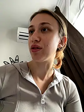 Rina Tyler online show from September 11, 2025, 11:43 am