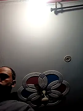 Snapshot of amitkumarkangra chatting on November 18, 2025, 1:10 am amitkumarkangra online show from November 18, 2025, 1:10 am