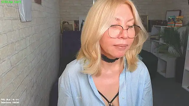 Snapshot of Wendy_Waves chatting on July 9, 2026, 12:59 pm Wendy Waves online show from July 9, 2026, 12:59 pm