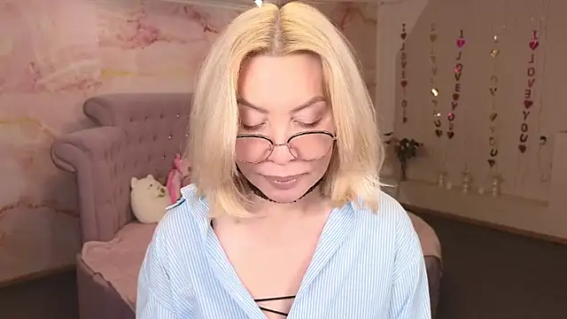 Snapshot of Wendy_Waves chatting on October 19, 2025, 10:51 am Wendy Waves online show from October 19, 2025, 10:51 am