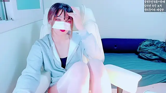 hyeony s96 online show from November 9, 2025, 12:31 pm