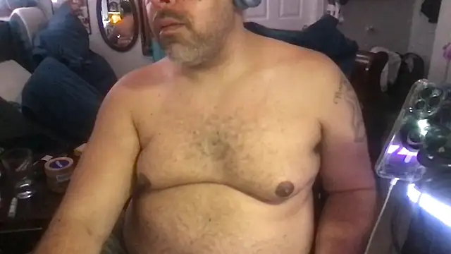 Snapshot of TheGreenEyedBear chatting on March 9, 2025, 9:35 am TheGreenEyedBear online show from March 9, 2025, 9:35 am