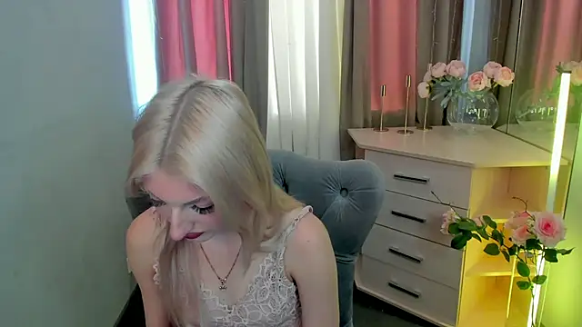 Snapshot of Sarrah_blush chatting on September 9, 2025, 8:24 am Sarrah blush online show from September 9, 2025, 8:24 am