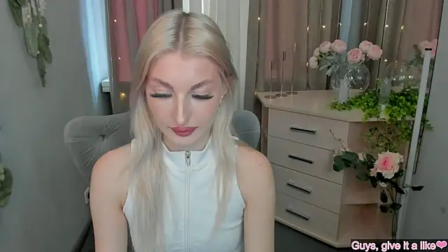 Snapshot of Sarrah_blush chatting on September 18, 2025, 8:17 am Sarrah blush online show from September 18, 2025, 8:17 am